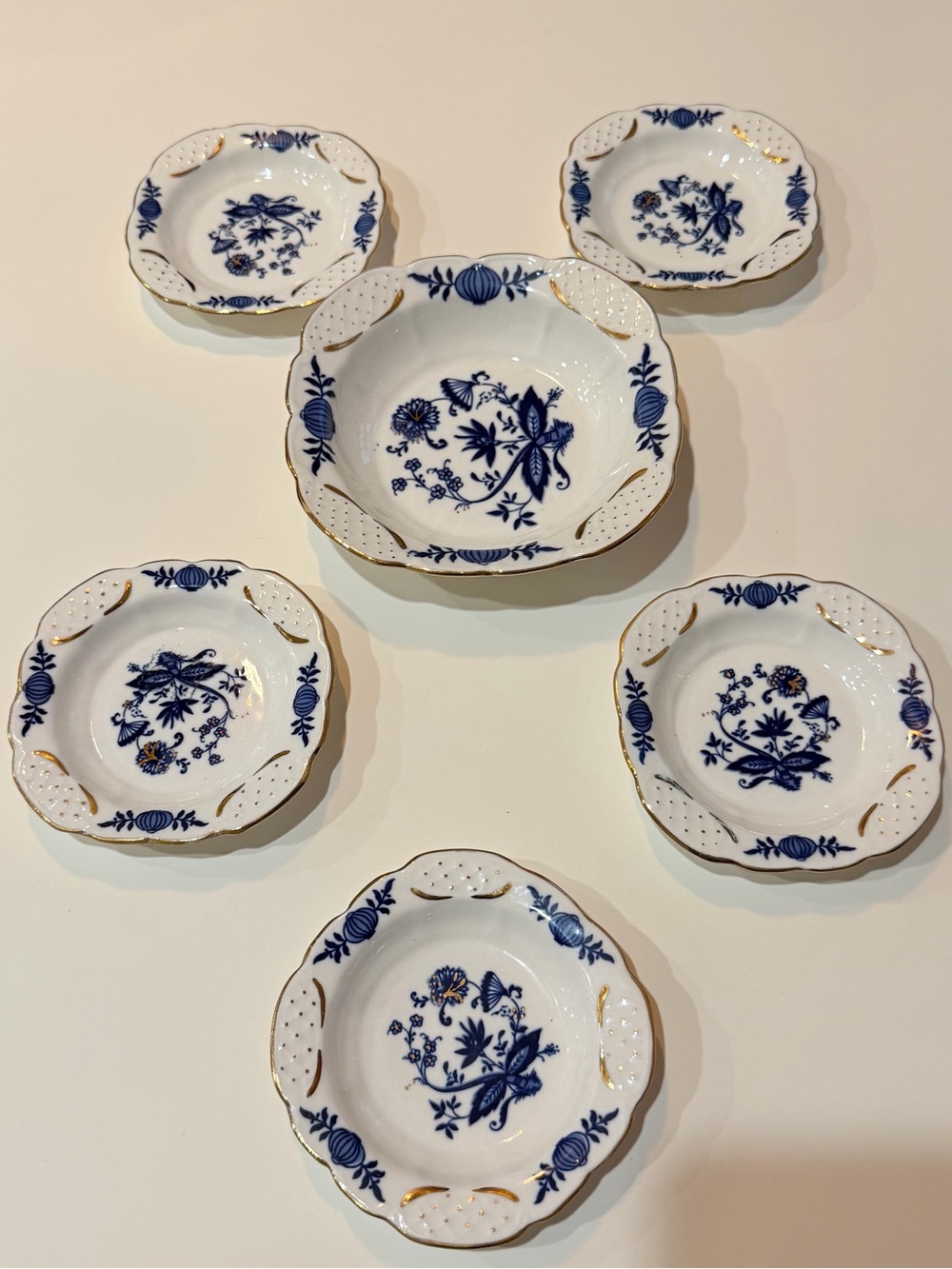 Ceroc Cluj-Napoca porcelain set from Romania blue onion pattern w/ gold trim